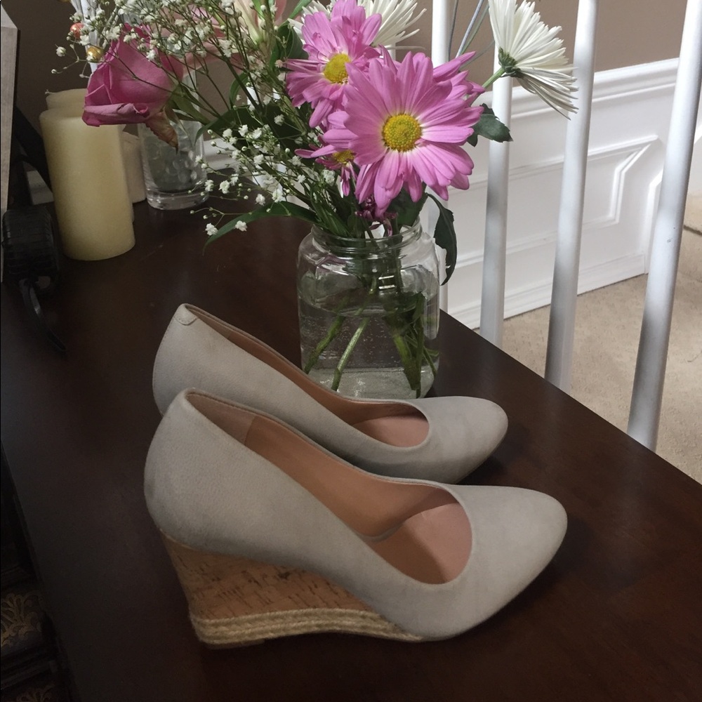 Women's Neutral Espadrille Wedge Pumps - Light Gray